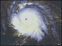 طوفان کی رفتار چارسو کیلومیٹر فی گھنٹے سے بھی تجاوز کرگئی