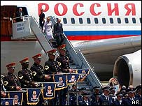 O presidente russo Vladimir Putin chegando â Geórgia para a cúpula do G-8