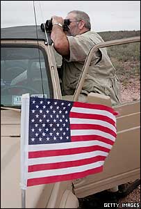 يکی از داوطلبان برنامه 'حاضر به خدمت' در نزديکی مرز مکزيک