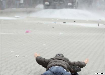 Socialistët thonë se qeveria është e korruptuar dhe e akuzojnë atë për manipulimin e zgjedhjeve.