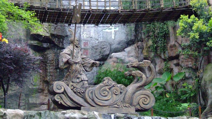 Ìomhaigh de laoch agus dràgon ann an Chongqing