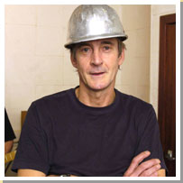Photograph of Steve Jeffrey wearing a hard hat.
