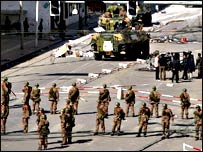 ल्हासा में सैनिक