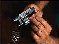 Referendo vai perguntar se a população concorda ou não com a proibição do comércio de armas de fogo