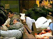 تعدادی پناهجو 