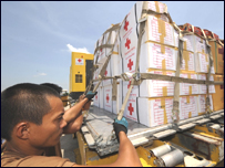 Chuyển hàng cứu trợ