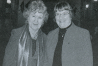 Claire Newland, cyn-lywydd a Margartet Peet, llywydd y Sefydliad.