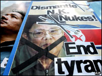 Áp phích lên án Bắc Triều Tiên