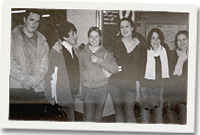 Rhai o'r actorion yn Llundain wedi bod yn gweld 'Blood Brothers' (Willy Russell)