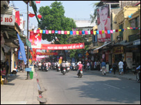 Một góc đường phố Hà Nội trong tuần lễ ASEM