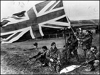 Falkland'da İngiliz askerleri