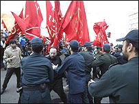 تظاهرات مقابل سفارت اتريش