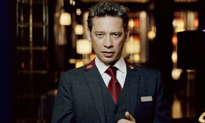 Dexter Fletcher in Hotel Babylon