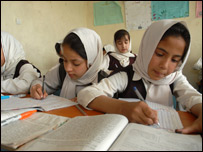 په کليوکې ښوونځي