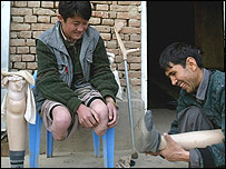 يکی از معلولين ناشی از انفجار مين در افغانستان