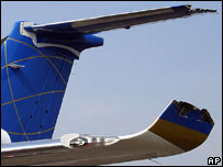 Asa e cauda do Legacy com estragos causados pela colisão