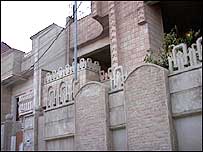 Erbil'de baskına uğrayan bina