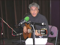 Caetano Veloso participou de programa de rádio na BBC