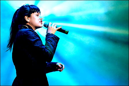 Lily Allen at the Apollo - 10/03/07 