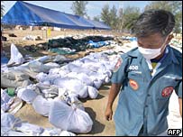 Hàng ngàn thi thể phải xử lý sau thảm họa sóng thần