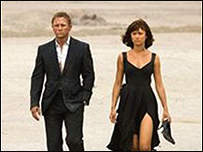 Olga Kurylenko trong vai Camille