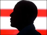 Amerikan bayrağı ve Obama'nın silueti