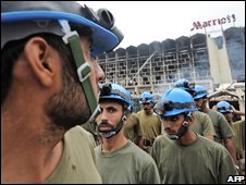 Nhân viên cứu hộ