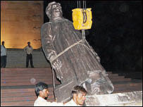 मायावती की मूर्ति