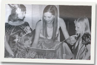 Ceri Evans a rhai o'r genethod o'r cynradd