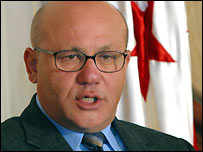 Kuzey Kıbrıs Başbakanı Mehmet Ali Talat Dışişleri Bakanı Serdar Denktaş'la birlikte