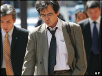 Người Nhật làm việc muộn và thậm chí ngủ lại văn phòng qua đêm