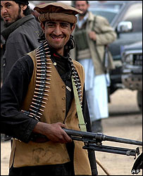 یک شبه نظامی پاکستانی در مرز افغانستان و پاکستان