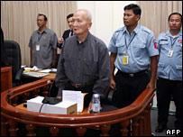 Ông Nuon Chea tại tòa án