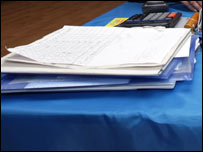 Підрахунок бюлетенів на одній із виборчих дільниць Київщини. Фото Укрінформ