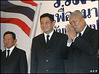 Lãnh tụ PPP, Samak Sundaravej (phải) muốn trở thành thủ tướng Thái Lan.