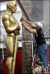 Tượng Oscar được sửa sang cho buổi lễ