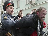 پلیس و معترضان در روسیه