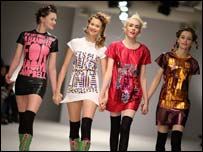 伦敦时装周猫步女郎中零号美女并不多见