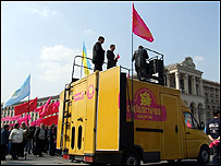 Прихильники проурядової коаліції надалі прибувають до Києва