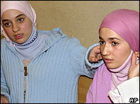 Meninas expulsas da escola por usar véu na França