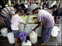 तूफान से प्रभावित लोग