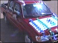 شادی کی ویڈیو میں گاڑی سجی ہوئی دکھائی دے رہی ہے