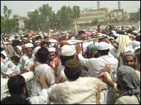 ہزاروں لوگوں نے قاری نور محمد کی نماز جنازہ میں شرکت کی