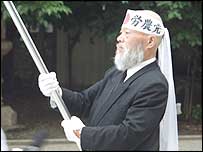 Thăm ngôi đền Yasukuni đã gây nhiều tranh cãi ở châu Á