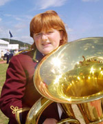 Elen Pierce Owen, Pentraeth, yn cystadlu am y tro cyntaf gyda Band Biwmaris oedd yn fuddugol yn gystadleuaeth dosbarth 3 i fandiau 