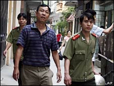 Nhà báo Nguyễn Việt Chiến