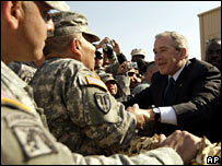 Ông Bush đã ngỏ lời cảm ơn các lính Mỹ tại căn cứ quân sự Kuwait