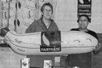 Regina, ffermwraig bananas o Ynys Dominica.