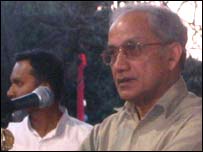 Somawansa Amerasinghe addressing a meeting in Colombo (photo Elmo Fernando)