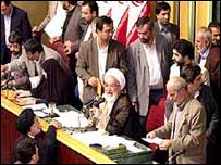 در جريان نطق های پيش از دستور در مجلس ششم بارها تنش هايی پيش آمد